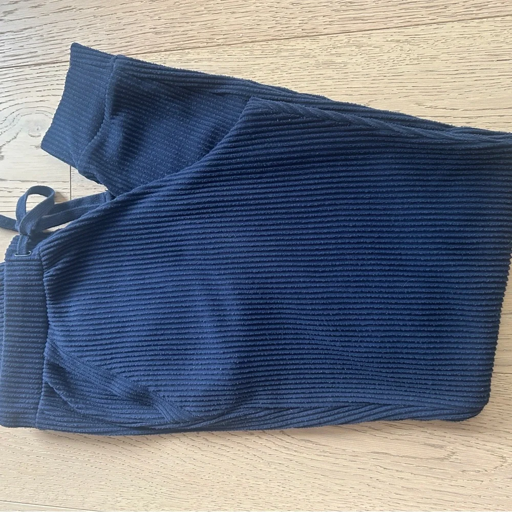 Alo Muse Deep Blue Ribbed Hoodie/Sweat Set - Picture 6 of 10